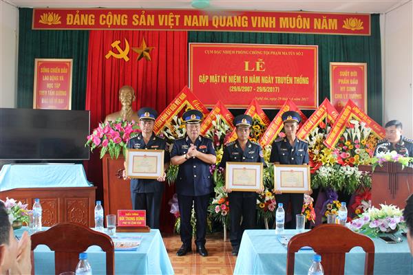 cum 2 canh sat bien 10 nam voi 220 chuyen an ma tuy