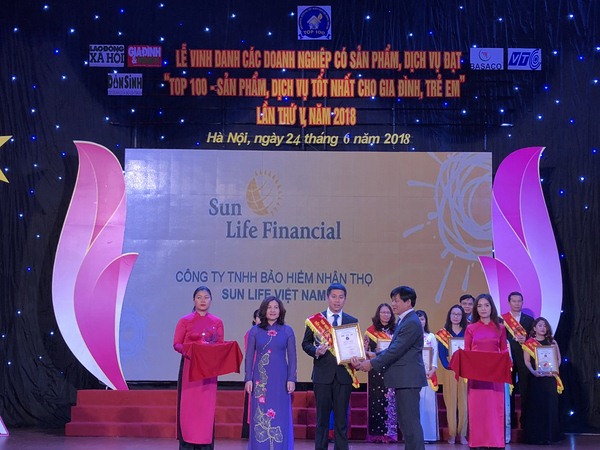 sun life viet nam dat danh hieu top 100 san pham dich vu tot nhat cho gia dinh tre em nam 2018