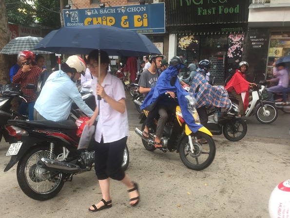 ha noi si tu doi mua den phong thi