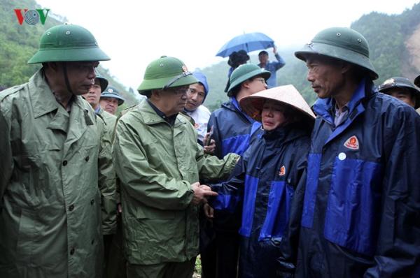 hinh anh lai chau tan hoang trong mua lu lich su