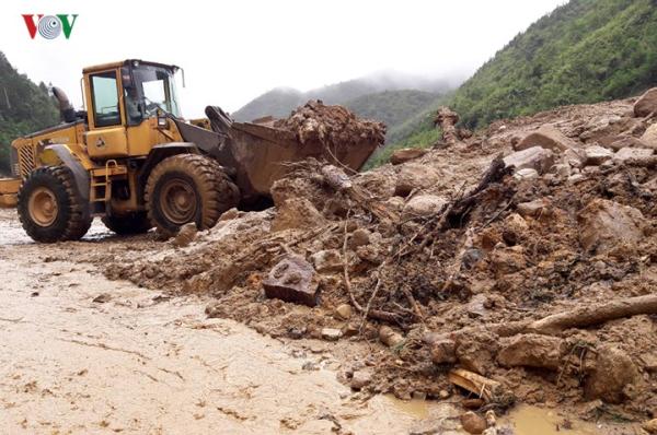 hinh anh lai chau tan hoang trong mua lu lich su