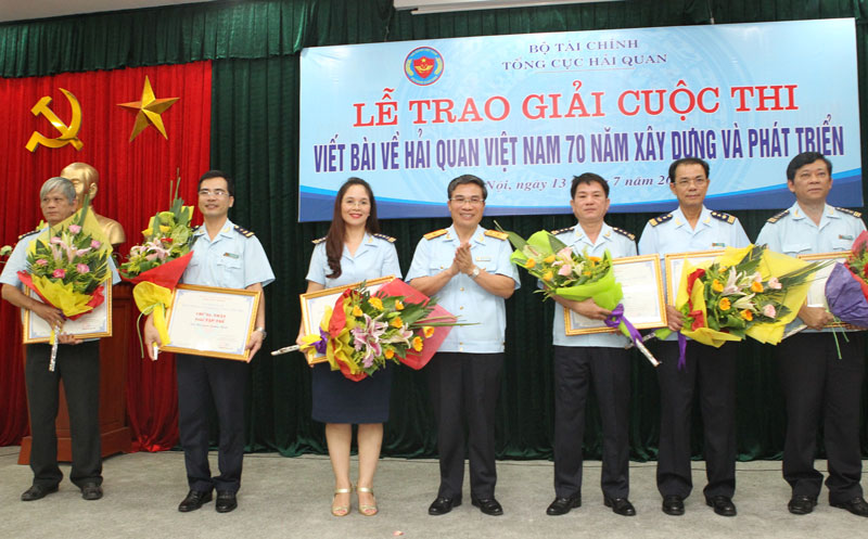 trao giai cuoc thi viet ve 70 nam hai quan viet nam