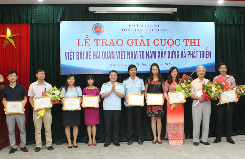 trao giai cuoc thi viet ve 70 nam hai quan viet nam