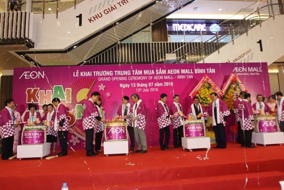 khai truong trung tam mua sam aeon mall binh tan