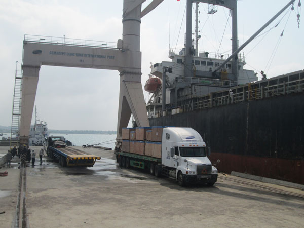 Bớt gánh nặng phí cho logistics