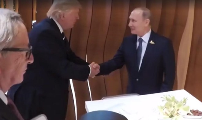 Tổng thống Mỹ Donald Trump đã bắt tay Tổng thống Nga Putin ở G20