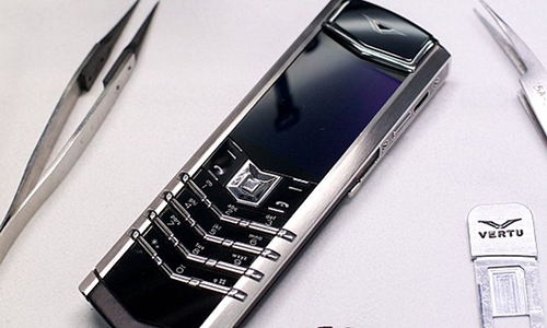 Vertu dừng sản xuất vì vỡ nợ