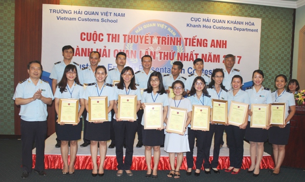 Trao giải Cuộc thi thuyết trình tiếng Anh ngành Hải quan lần thứ Nhất