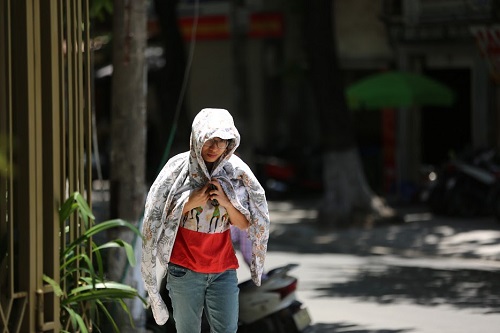 nguoi ha noi vat va tranh nang