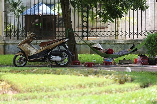 nguoi ha noi vat va tranh nang