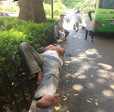 nguoi ha noi vat va tranh nang