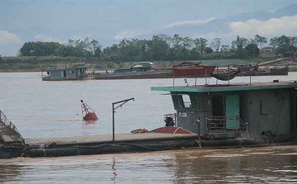 Chủ tịch Hà Nội lên tiếng vụ “cát tặc” lộng hành gần tàu Cảnh sát