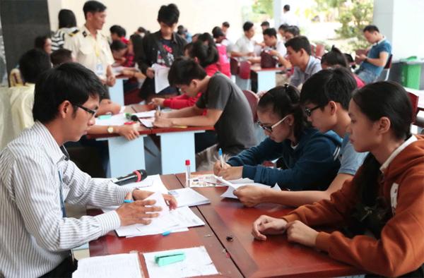 Tuyển sinh đại học 2018: Dự kiến điểm chuẩn nhiều trường sẽ giảm