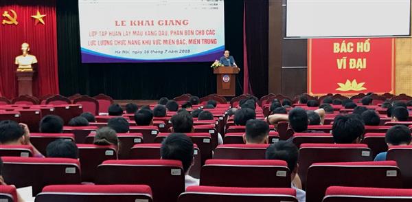 Lực lượng thực thi được tập huấn lấy mẫu phân bón, xăng dầu