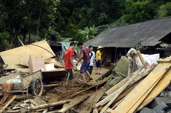 18 người thương vong do lũ quét, sạt lở đất