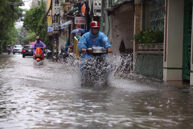 tu chieu va dem 247 dong bac bac bo co mua to kem gio giat manh