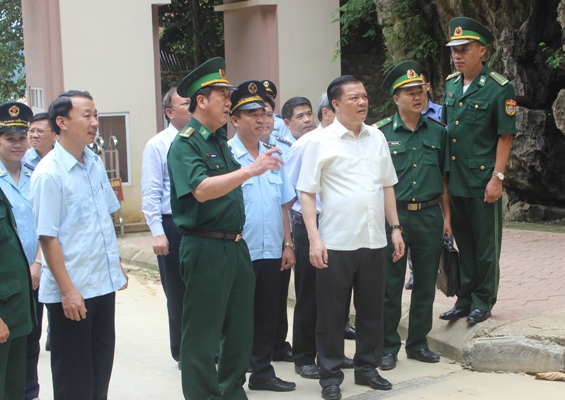 bo truong dinh tien dung kiem tra cong tac chong buon lau khu vuc bien gioi lang son