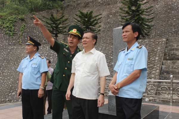 bo truong dinh tien dung kiem tra cong tac chong buon lau khu vuc bien gioi lang son