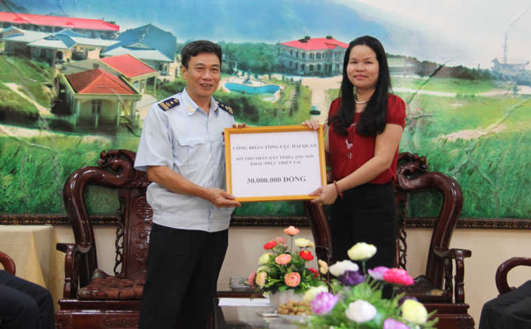 cong doan tong cuc hai quan giup do cac dia phuong bi anh huong do mua lu