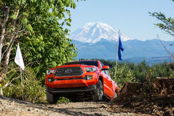 Toyota Tacoma 2016 có giá bán chính thức tại Mỹ