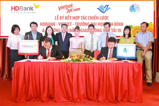 hdbank ky ket hop tac chien luoc voi truong cd giao thong van tai iii