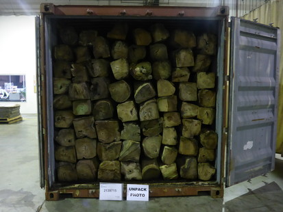 154 kg methamphetamine trong cac long go nhap khau