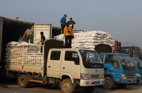 Chi phí vận chuyển làm khó doanh nghiệp vùng xa