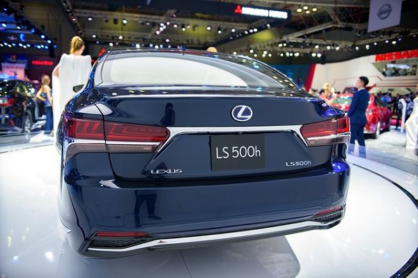 ls 500h 2018 mau sedan dau bang cua lexus