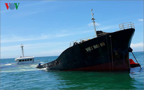 tau cho hang nghin tan hang bi chim o bien ninh thuan