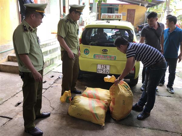 “Tóm gọn” 2 vụ vận chuyển hàng lậu trong 1 ngày