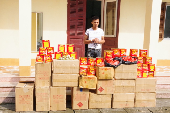 thu giu 377 kg phao no tai khu vuc cua khau tan thanh