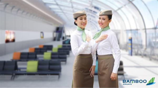 Cộng đồng mạng “dậy sóng”với đồng phục tiếp viên hàng không Bamboo Airways