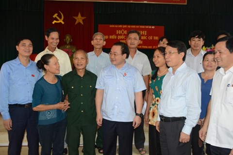 bi thu thanh uy ha noi huyen ngheo chua nen xay tru so moi