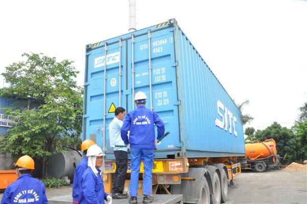 Tiêu hủy 2 container thuốc lá ngoại tại Hải Phòng