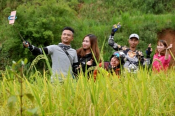 thu mu cang chai say long du khach