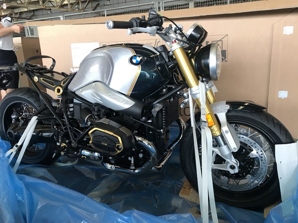 soi sieu pham bmw r ninet spezial va k1600 grand america ngay tai san bay tan son nhat