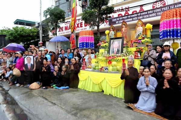 nguoi dan ninh binh don linh cuu chu tich nuoc tran dai quang