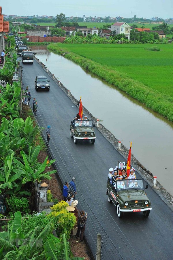 nguoi dan ninh binh don linh cuu chu tich nuoc tran dai quang