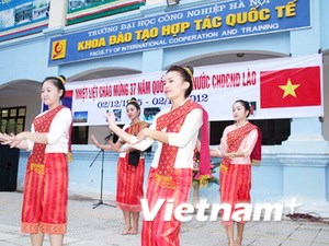 Tăng chi cho học sinh Lào, Campuchia tại Việt Nam