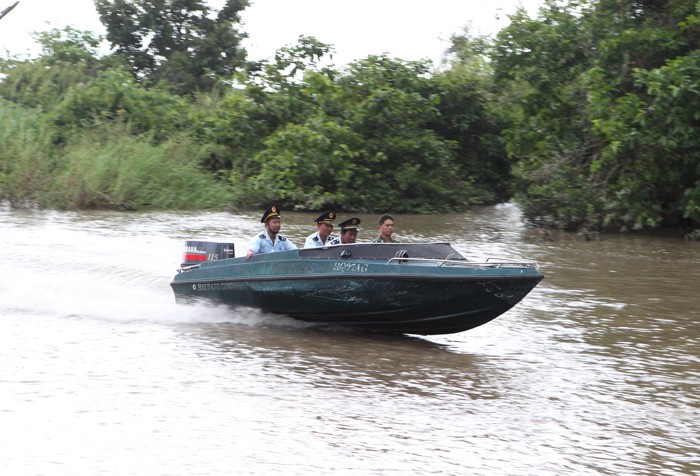 cang minh chong buon lau tren bien gioi an giang