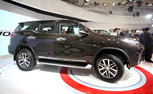 toyota fortuner the he moi ra mat thi truong viet