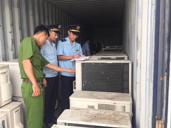 da bi khoi to van nhap khau 3 container hang cam