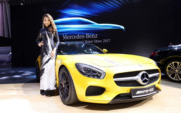 co gi trong gian hang cua mercedes benz tai vims 2017