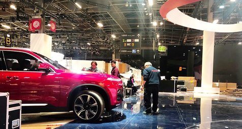 Cận cảnh hai chiếc xe VinFast được chở từ Ý về Pháp tham dự Paris Motor Show 2018