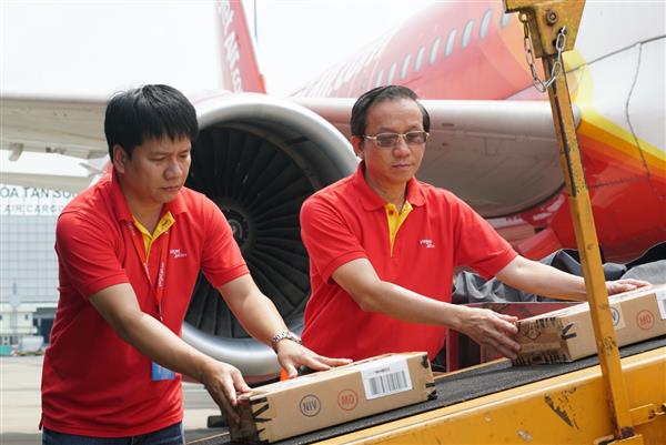 Vietjet mang 7 tấn hàng cứu trợ tại Indonesia