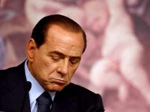 Thủ tướng Italy Silvio Berlusconi đệ đơn từ chức