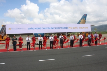 vietnam airlines khai truong duong bay phu quoc singapore