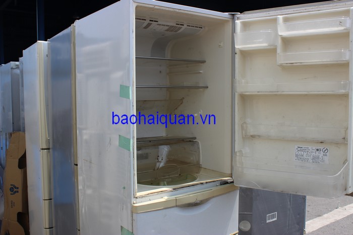 can canh kham xet gan 200 container hang cam tai cang sai gon