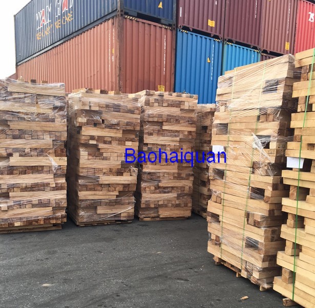 Bắt giữ 6 container gỗ xuất lậu tại cảng Cát Lái