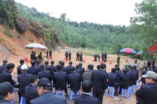 hai quan quang ninh trang bi ky nang su dung vu khi quan dung cho luc luong kiem soat